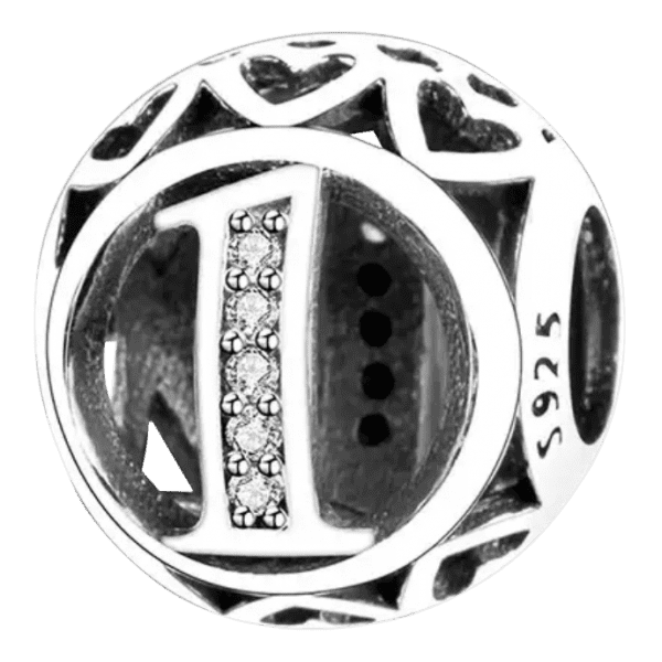 Product Afbeelding Vooraanzicht van onze nieuwe bedel in de cijfer collectie. Dit nummer 1 in bol is helemaal ingelegd met zirkonia. Rondom zijn opgewerkte hartjes gemaakt van 925 sterling zilver. Deze bead kan je mooi combineren met alle andere nummers.