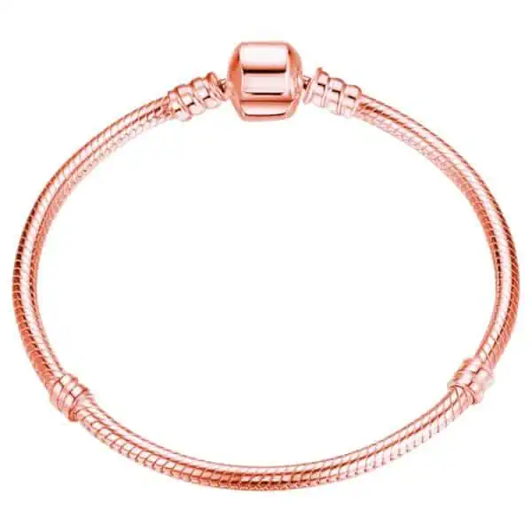 Product Afbeelding Voor en Achteraanzicht van onze prachtige nieuwe rose bedelarmband. Deze prachtige rose armband is gemaakt van 925 sterling zilver met een laagje rose goud. Mooie klassieke kogelsluiting. Voor de rose liefhebber.