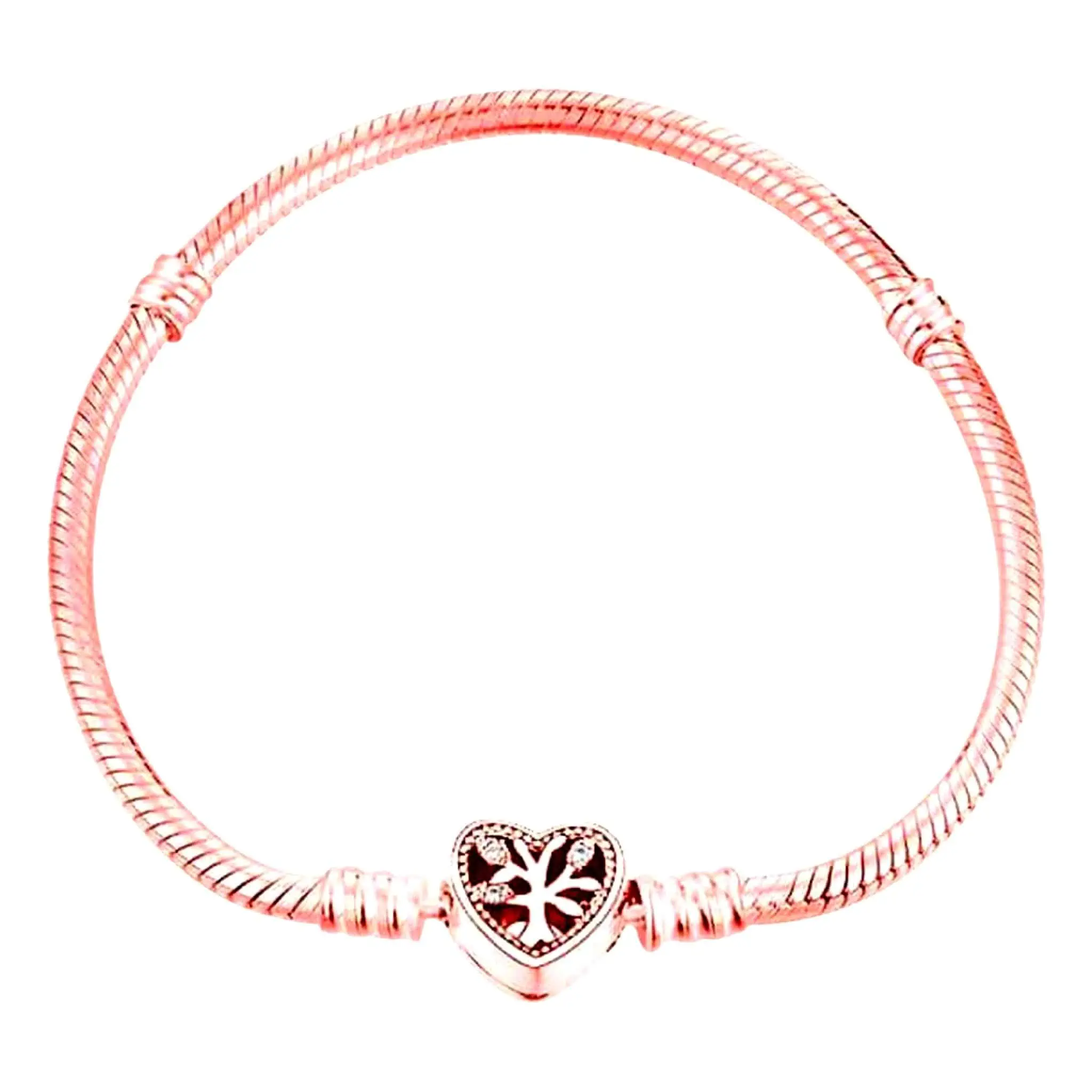 Product Afbeelding Vooraanzicht van onze geweldige bedelarmband in rose goud. De levensboom is open gewerkt en gegraveerd met family op de achterkant gegraveerd. De bedelarmaband is gemaakt van 925 sterling zilver met een laagje rose goud.