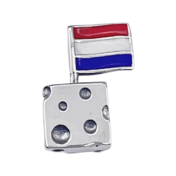 Product Afbeelding Vooraanzicht van ons blokje kaas met nederlandse vlag uit onze happy holland collectie. Deze prachtige bedel heeft gaatjes zoals in echt kaas. De bead is gemaakt van 925 sterling zilver. De nederlandse vlag is gemaakt van rode, witte en blauwe emaille. De bead kaas blokje is typisch nederlands.