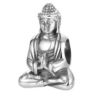 Product Afbeelding Vooraanzicht van onze prachtige bedel uit de geloof en geluk collectie. Deze boeddha vrouw zittend is gemaakt van 925 sterling zilver.