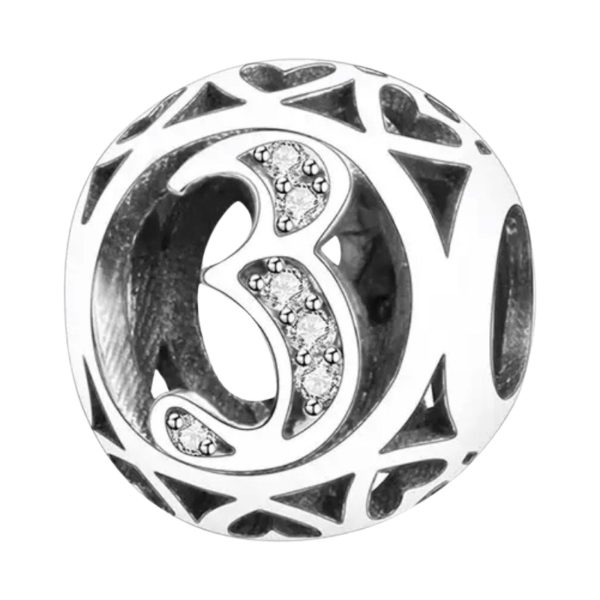 Product Afbeelding Voor en Achteraanzicht van onze prachtige cijfer bol bead 3. Deze bedel is opengewerkt met kleine hartjes en gemaakt van 925 sterling zilver. In het nummer drie zitten zirkonia steentjes.