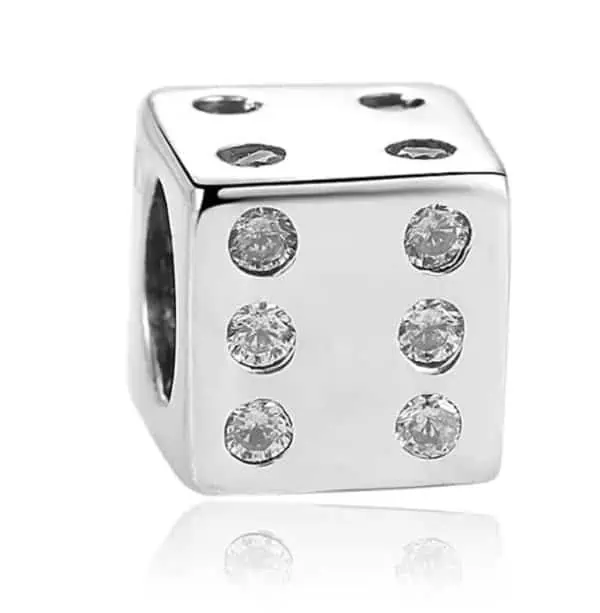 Product Afbeelding Vooraanzicht van onze super coole dobbelsteen bead uit de geloof en geluk collectie. Deze super leuke bedel is gemaakt van 925 sterling zilver en elke kant heeft cijfers zoals een echte dobbel steen.