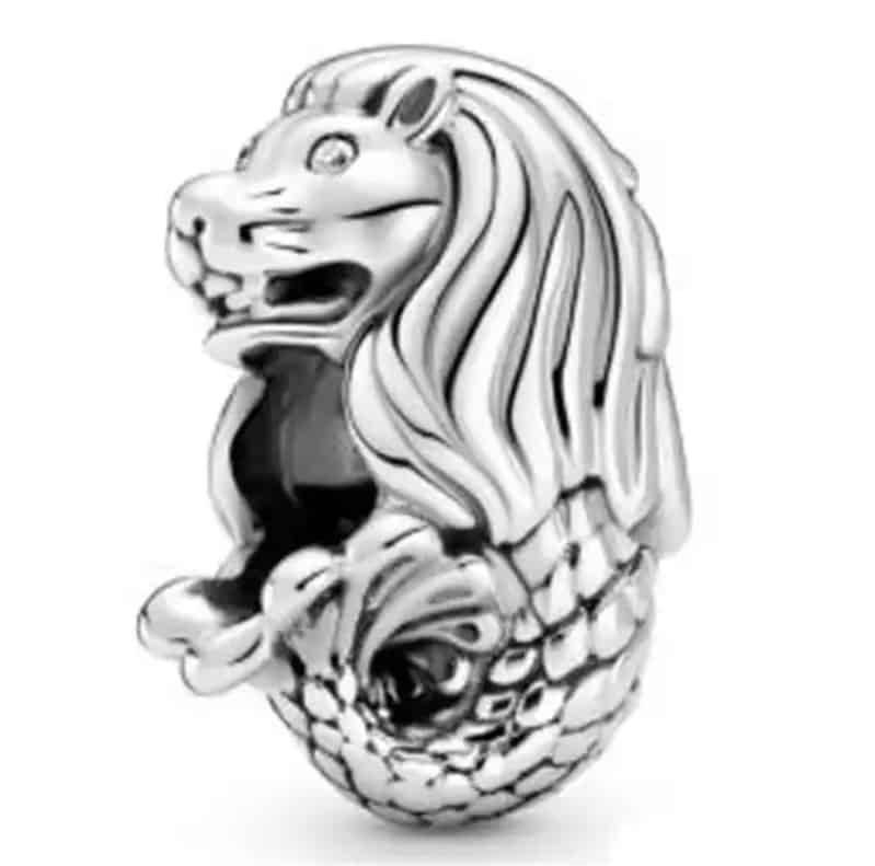 Product Afbeelding Voor en Achteraanzicht van deze lieve leeuw en draak bedel uit de chinese cultuur. Deze draak en leeuw bedel ineen is gemaakt van 925 sterling zilver en is een bead.