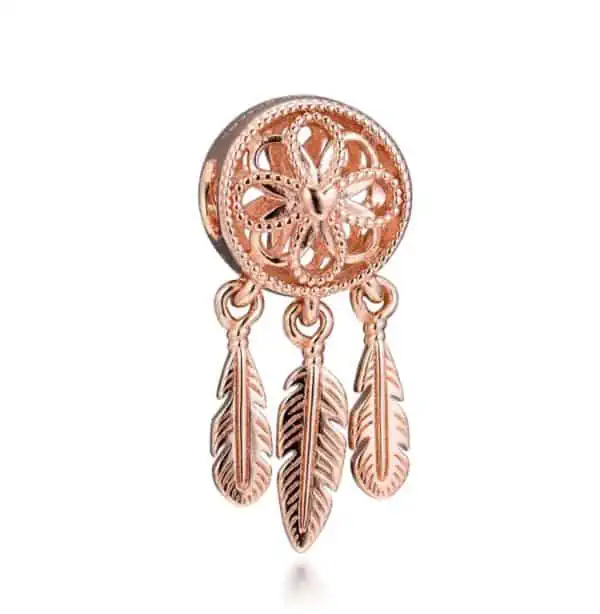 Product Afbeelding Voor en Achteraanzicht van onze prachtige rose geloof en geluk bead. Deze bedel is gemaakt van 925 sterling zilver met een laagje rose goud. Deze dromenvanger heeft 3 lieve veren aan de onderkant van de bedel hangen.