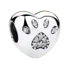 Voorkant hart met grote hondenvoetje met veel ingelegde zirkonia. Onderkant van het dierenpootje is een omgekeerd hart. Leuk detail is dat de zirkonia dierenvoetje aan beide kanten staat. Gemaakt van 925 Sterling zilver.