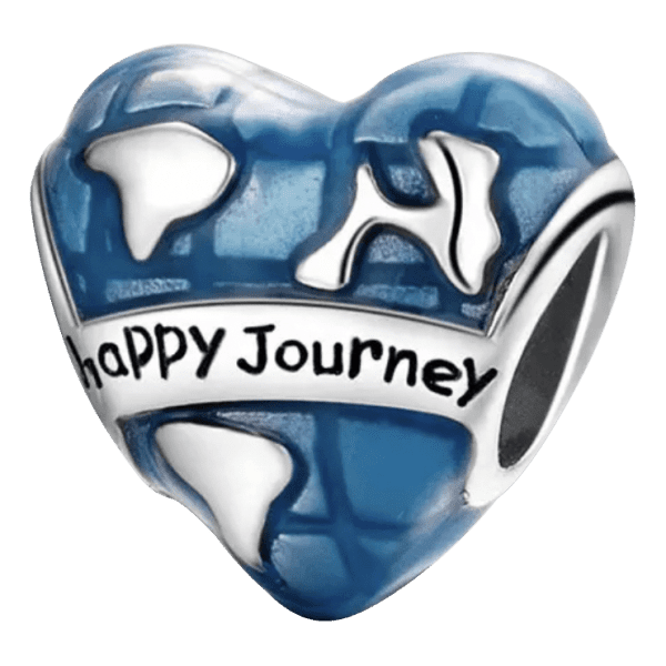 Product Afbeeding voorkant van onze nieuwe hart in de collectie happy journey. Deze reis bedel hart heeft blauwe emaille die lijk alsof je op een wereldkaart kijkt. Met zilveren werelddelen. Aan de voorkant is happy journe gegraveerd en aan de achterkant see the world. En natuurlijk mag de oceaan niet ontbreken. Het hartje is gemaakt van 925 sterling zilver.