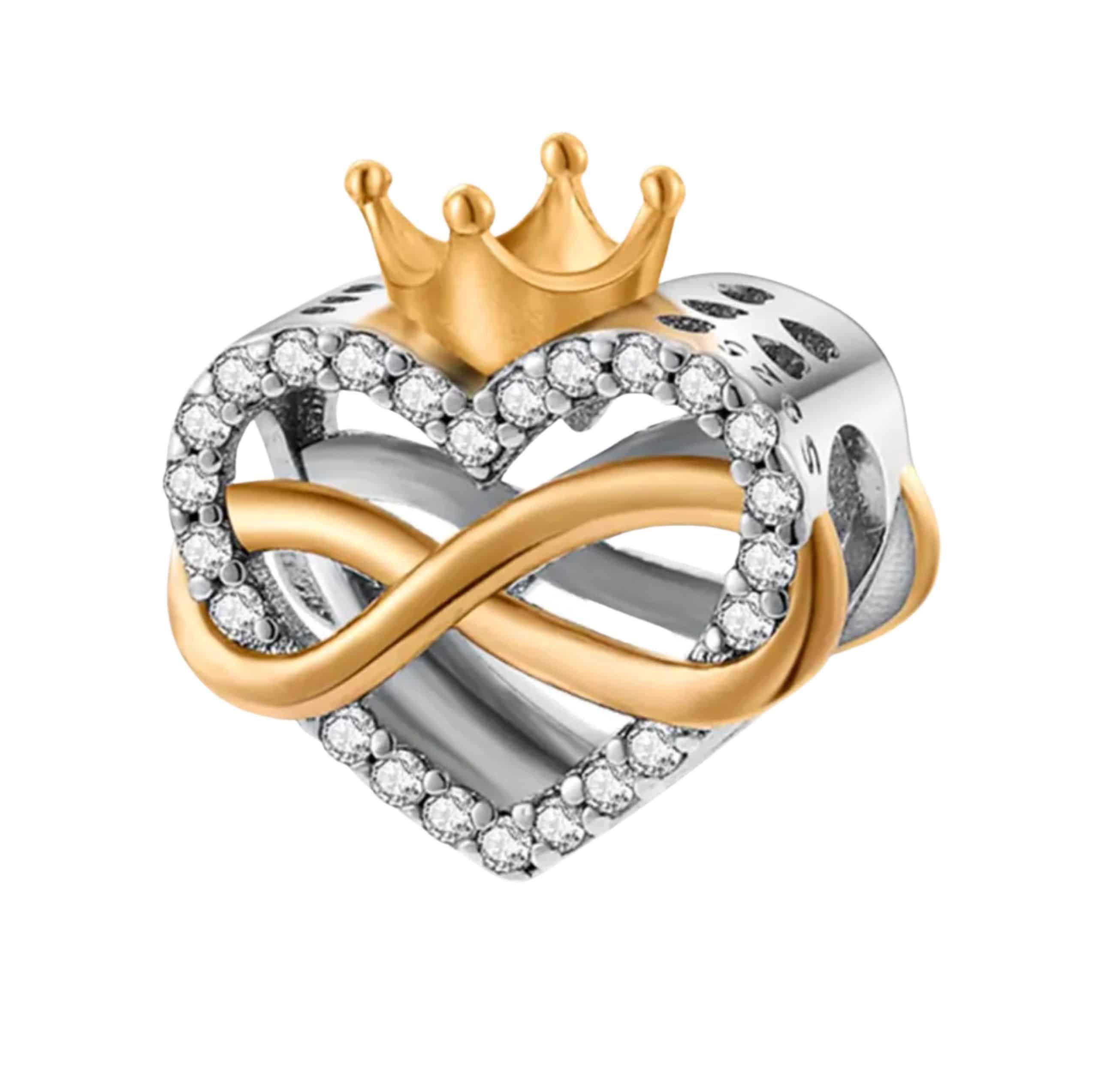 Product Afbeelding Vooraanzicht van onze prachtige hart infinity bead uit de liefde collectie. Deze bedel is in de vorm van een hart met een groot infinity teken door het hart gemaakt van 925 sterling zilver met een laagje goud. Bovenop het hart zit een kroontje ook gemaakt met een laagje goud.