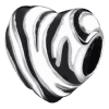 Vooraanzicht van ons practige zebra hart. De liefde voor de zebra print is nooit weggeweest en deze bead is helemaal perfect voor de zebra lover. Het hart is gemaakt van zwarte en witte emaille. Uiteraard is er alleen gebruik gemaakt van 925-sterling zilver. Deze zebra bedel is een must have!
