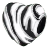 Vooraanzicht van ons practige zebra hart. De liefde voor de zebra print is nooit weggeweest en deze bead is helemaal perfect voor de zebra lover. Het hart is gemaakt van zwarte en witte emaille. Uiteraard is er alleen gebruik gemaakt van 925-sterling zilver. Deze zebra bedel is een must have!