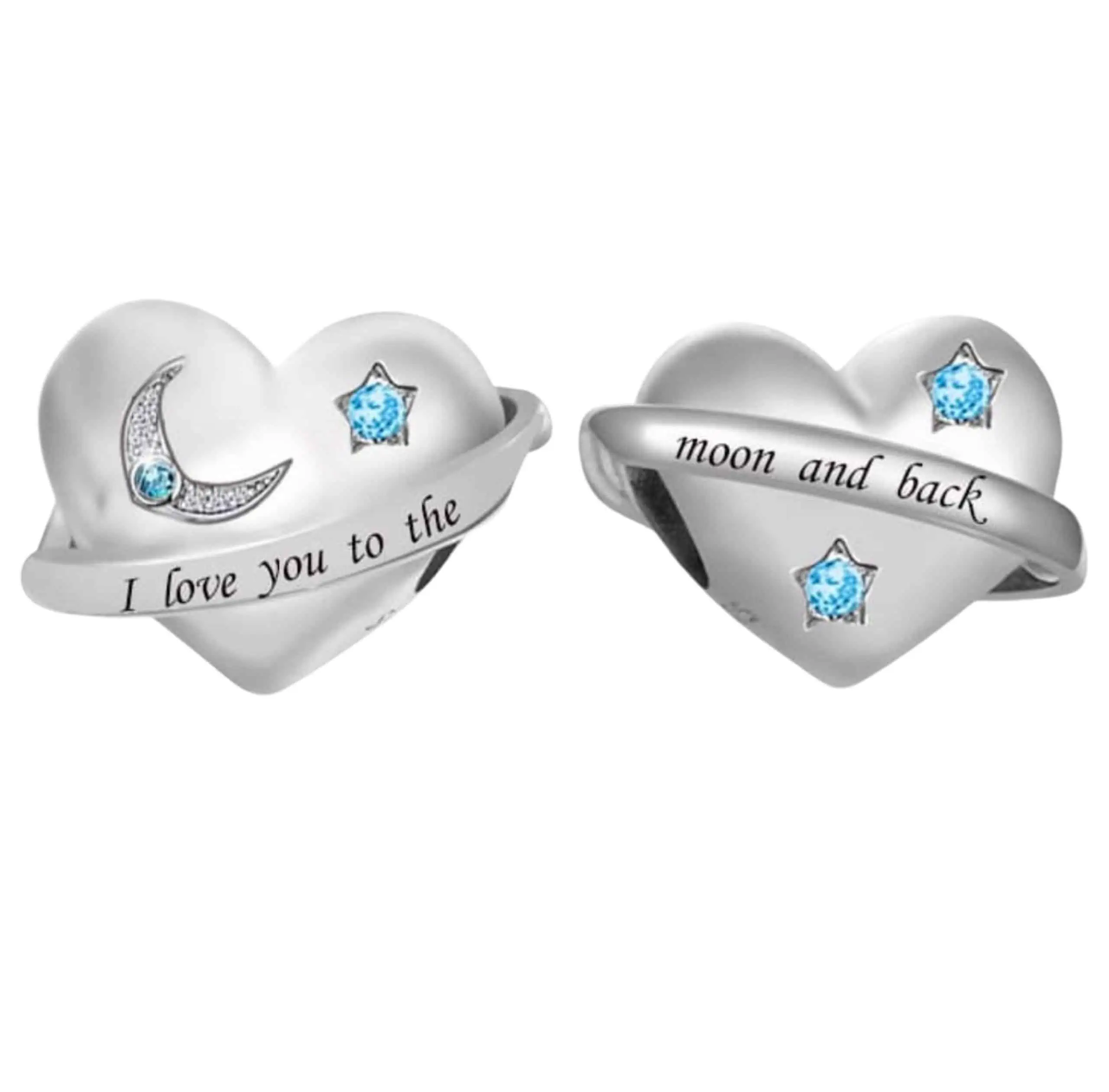 Product Afbeelding Voor en Achteraanzicht van onze nieuwe bead in de hart en liefde collectie. Deze bedel heelal met de tekst I love you to the moon and back is gemaakt van 925 sterling zilver. De maan en sterren op het hart zijn ingelegd met blauwe zirkonia steentjes.