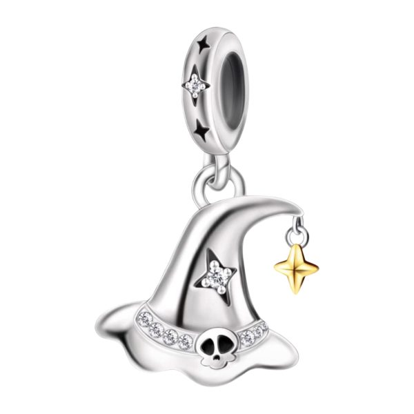 Product Afbeelding Vooraanzicht van onze prachtige heksenhoed uit de halloween collectie. Deze charm is een heksen hoed gemaakt van 925 sterling zilver met aan het uiteinde een gouden ster. De charm zelf is ingelegd met zirkonia steentjes.