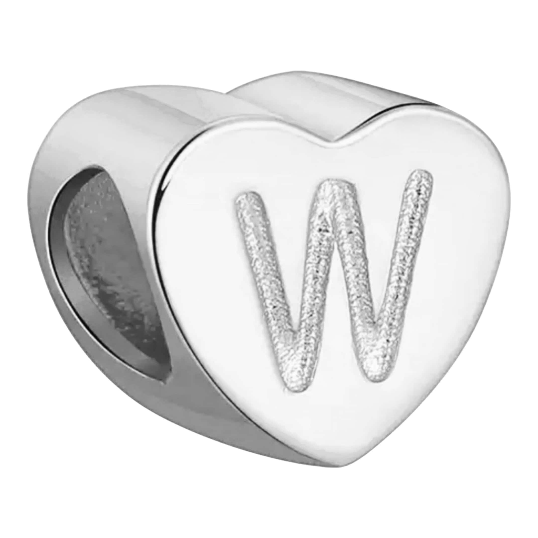 Product Afbeelding Voor en Achteraanzicht van onze prachtige hart letter bead uit de collectie sierletters en cijfers. Deze prachtige bedel met de letter W is gemaakt van 925 sterling zilver en is gegraveerd met de letter w in het hart.