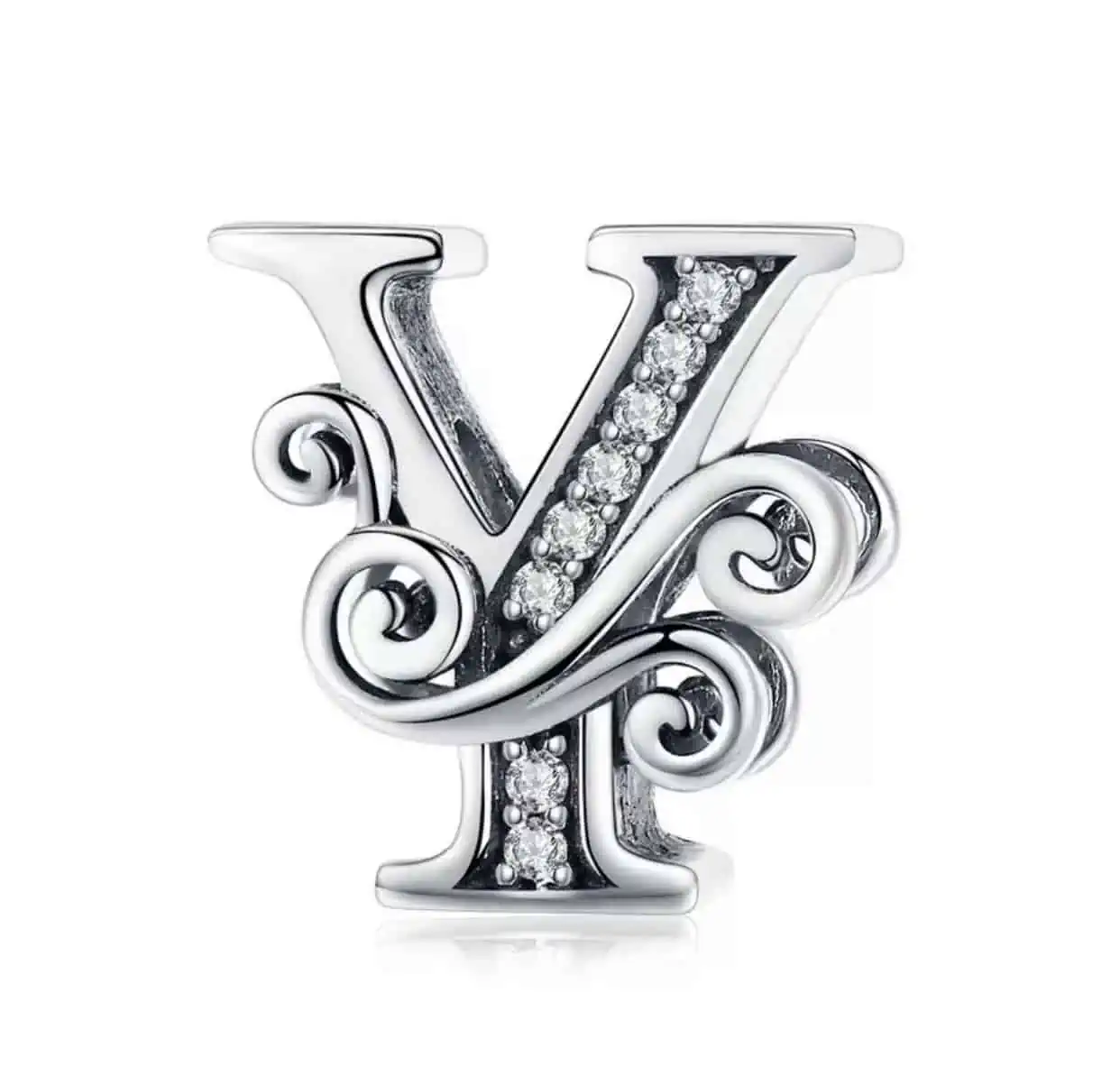 Product Afbeelding Vooraanzicht van onze prachtige sierletter Y. Deze sierlijke bead letter is gemaakt van 925 sterling zilver en ingelegd met zirkonia. Verder is de letter y mooi afgewerkt met sierlijke details.