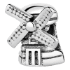 Product Afbeelding Vooraanzicht van onze molen in de happy holland collectie. Deze bedel spreekt voor zich. Iedereen kent wel de molen die daar in het prachtige weiland staat te draaien. Deze molen is gemaakt van 925 sterling zilver en komt helemaal tot z'n recht in de nederlandse bedels. Zo gaan de wieken de wieken.