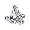 Product Afbeelding Vooraanzicht van onze prachtige sierletter A. Deze bead uit de collectie letters is gemaakt van 925 sterling zilver en ingelegd met zirkonia steentjes. De letter is afgewerkt met een mooie sier krul.