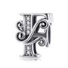 Product Afbeelding Vooraanzicht van onze prachtige bead letter F. Deze sierletter F is gemaakt van 925 sterling zilver en ingelegd met zirkonia steentjes. De letter bedel is afgewerkt met een prachtige sierlijke lus.