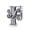 Product Afbeelding Vooraanzicht van onze prachtige bead letter F. Deze sierletter F is gemaakt van 925 sterling zilver en ingelegd met zirkonia steentjes. De letter bedel is afgewerkt met een prachtige sierlijke lus.