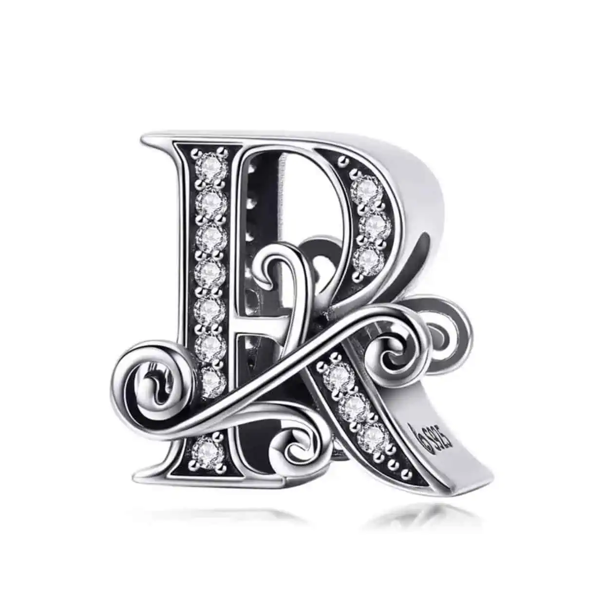 Product Afbeelding Vooraanzicht van onze mooie sierletter bead letter R. Deze prachtige sier letter r is gemaakt van 925 sterling zilver en is ingelegd met zirkonia en heeft als mooie afwerking een sierlijke krul door de letter heen.