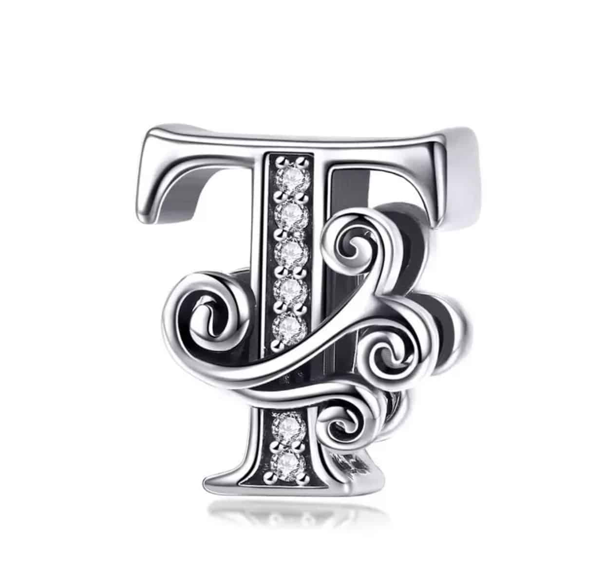 Product Afbeelding Voor en Achteraanzicht van onze prachtige letter bead. Deze sierletter t is gemaakt van 925 sterling zilver en ingelegd met zirkonia steentjes. De letter t uit het alfabet heeft een sierlijke krul door de letter.