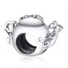 Product Afbeelding Vooraanzicht van onze nieuwe hobby en beroepen bedel. Deze theepot is sierlijk en mooi afgewerkt met bloemen op de bovenkant van de thee pot. De bead is gemaakt van 925 sterling zilver. Een sierlijke bedel die je moet hebben als je gek bent op thee.