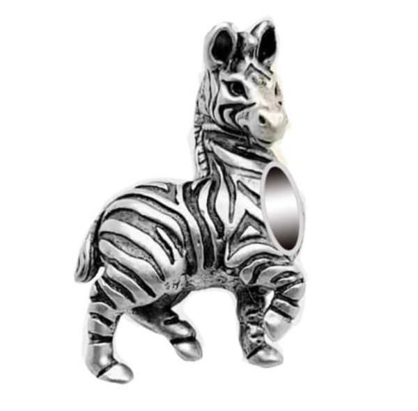 Product Afbeelding Vooraanzicht van onze prachtige zebra. De zwart witte lijnen zijn gegraveerd. Gemaakt van 925 sterling zilver.