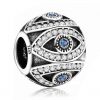 Product Afbeelding Vooraanzicht van onze prachtige boze oog bol. Deze bead met het boos oog zit rondom de bol. De vormen van het oog zijn ingelegd met zirkonia. In het midden zit het blauw oog met zirkonia. Gemaakt van 925 sterling zilver.