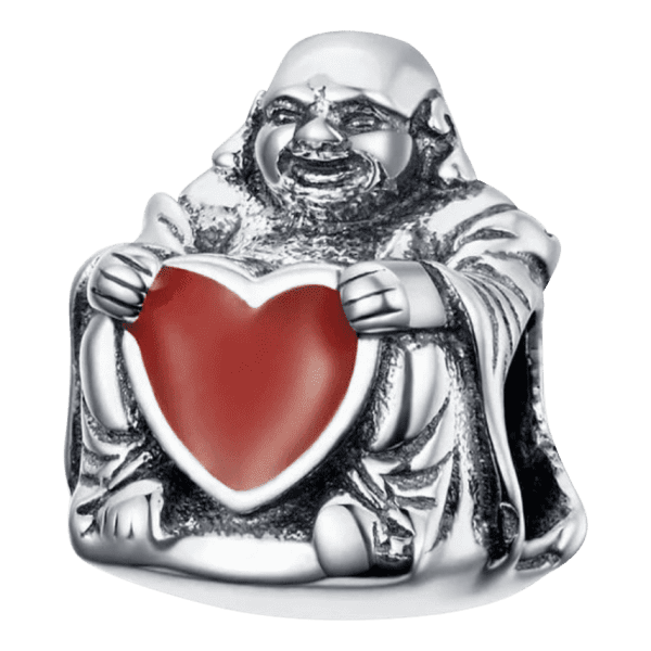 Vooraanzicht van onze mooie boeddha bedel met groot rood hart. Het rode hart is gemaakt van emaille. De zittende bolle bouddha is een prachtig item voor aan je bedelarmband. Gemaakt van 925 zilver en is te gebruiken als bead.
