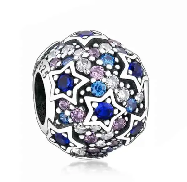 Product voorkant Bol met blauwe en roze zirkonia sterren. Gemaakt van 925 Sterling zilver. Fonkelende Sterren