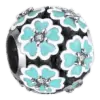 Product Afbeelding Vooraanzicht van onze prachtige turquoise bloemen bol. Deze bead is gemaakt van 925 sterling zilver en heeft turquiose emaille op elke bloem. Afgewerkt met zirkonia steentje als knop van de bloemetjes.