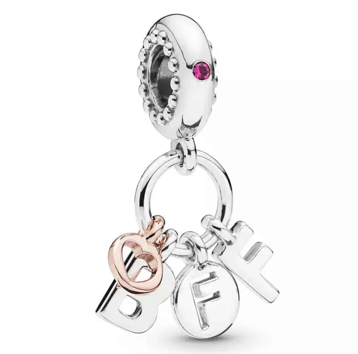 Product Afbeelding Vooraanzicht van onze mooie BFF bedel. Deze best friend forever charm is gemaakt van 925 sterling zilver met een hartje van rose goud. In de charm zit een roze zirkoniaaan beide kanten.