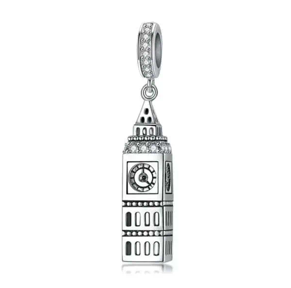 Product Afbeelding Voor en Achteraanzicht van onze prachtige bedel Big Ben uit de collectie reizen. Deze charm uit londen is gemaakt van 925 sterling zilver en is gegraveerd met de details van de big ben.