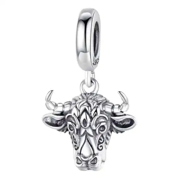 Product Afbeelding Vooraanzicht van onze prachtige buffel charm. Deze bedel van de big five is gemaakt van 925 sterling zilver in de categorie dieren.