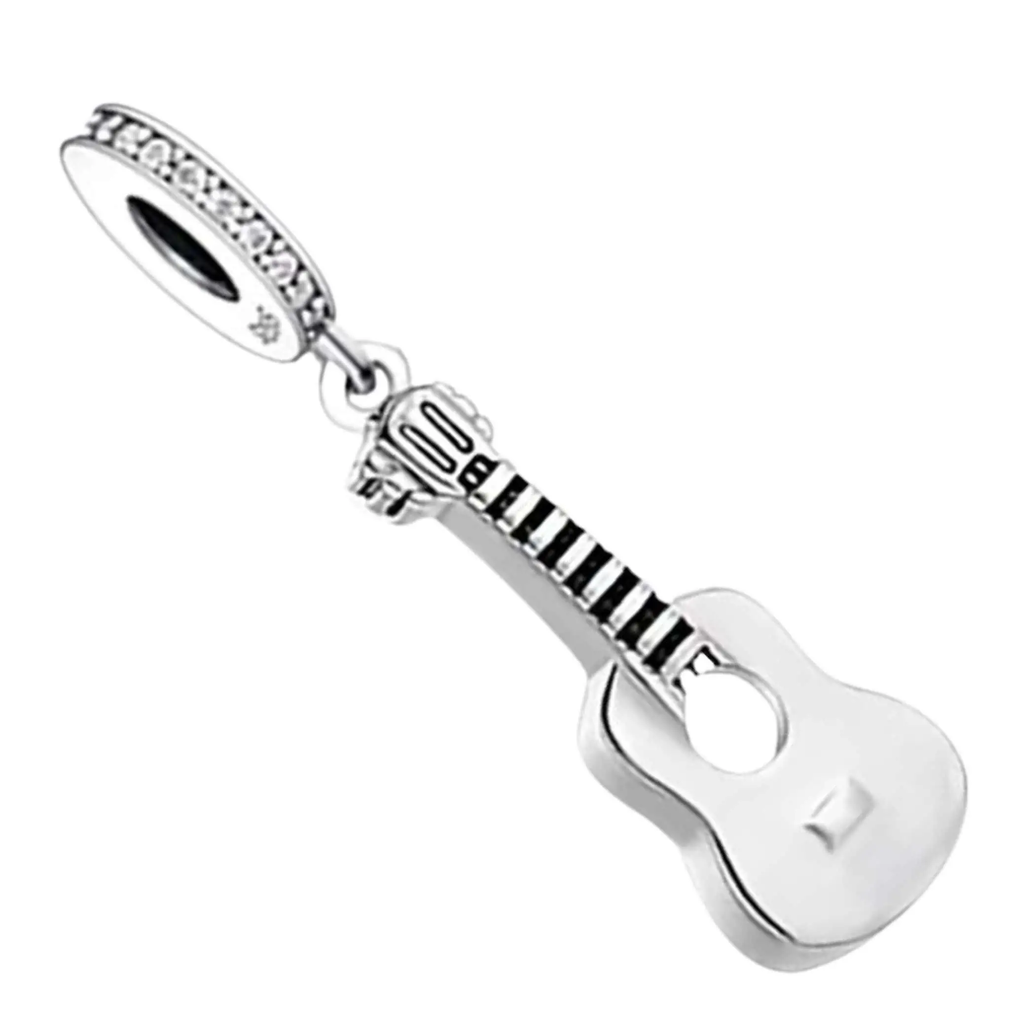 Product Afbeelding Bovenkant van onze nieuwe bedel in de categorie hobby en beroepen. Deze prachtige gitaar is gemaakt van 925 sterling zilver en zwarte emaille. Deze akoestische gitaar is voor elke liefhebber die gek is op gitaar spelen. De charm is ingelegd met zirkonia steentjes.