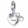 Product Afbeelding Vooraanzicht van onze Broer bedel. De bedel broer is gemaakt van 925 sterling zilver en wordt vergezeld met meerdere symbolen. Zo hang er een hartje aan met roze zirkonia. Ook het infinity logo hangt er aan voor grenzeloze liefde aan je broertje. In het grote hart is met zwart broer gegraveerd. Kortom deze charm is een prachtige bedel.