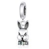 Product Afbeelding Vooraanzicht van onze live paashaas charm met strik. Deze paas haas is gemaakt van 925 sterling zilver en heeft een strik ingelegd met zirkonia. Deze charm is speciaal gemaakt voor pasen of easter.