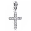 Product Afbeelding Vooraanzicht van onze prachtige bedel uit de collectie Geloof en Geluk. Deze charm is totaal ingelegd met zirkonia. Het kruis is ook helemaal ingelegd. Gemaakt van 925 sterling zilver.
