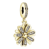 Product Afbeelding Vooraanzicht van onze nieuwe prachtige bloem bedel. Deze madelief bedel in 925 sterling zilver met 18 karaat gouden laagje kan draaien. Als je het voorste bloemetje draait zie je de gegraveerde woorden zijn hope, love and peace. Deze charm is ingelegd met zirkonia. Een echte eyecatcher aan je armband of ketting.