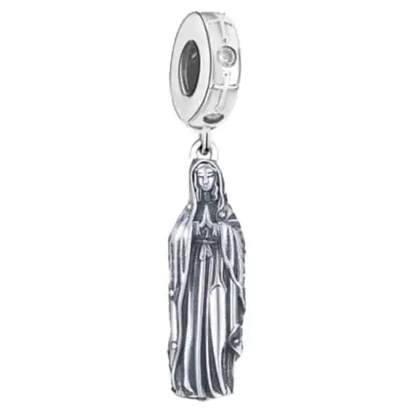 Product Afbeelding Vooraanzicht van onze prachtige charm uit de geloof en geluk collectie. Deze maria magdalena van 925 sterling zilver is aan het bidden. De charm zelf is gegraveerd met kruis en een zirkonia steentje.