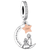 Vooraanzicht van onze nieuwe oma bedel. Deze prachtige bedel is speciaal gemaakt voor onze oma's. De bedel is gemaakt van 925 sterling zilver. De Maan heeft de tekst love you to the moon and back. Op het rose ster staat oma gegraveerd. De charm zelf is ingelegd met zirkonia. Als je gek bent op je oma dan is deze charm de juiste bedel.