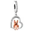 Product Afbeelding Vooraanzicht van onze prachtige nieuwe hond bedel uit de collectie dieren en natuur. Deze charm is gemaakt van 925 sterling zilver en rose. In de rand van het opengewerkt hart staat i love you forever gegraveerd. De herdershond is gemaakt van rose en hangt in het open hart.