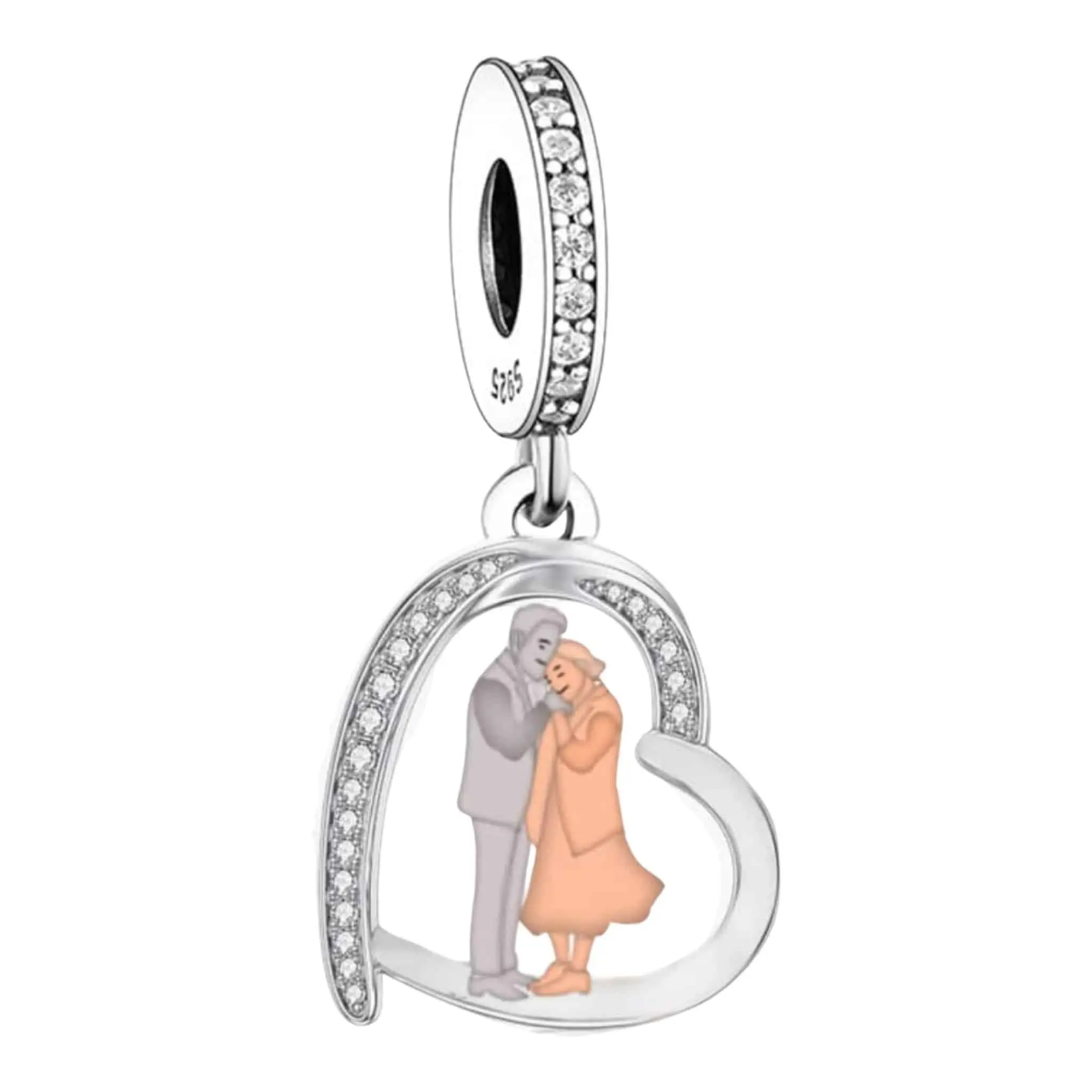 Product Afbeelding Vooraanzicht van ons nieuwe hart uit de familie collectie. Dit mooie opengewerkte hart is ingelegd met zirkonia. In het hart zijn Opa en Oma afgebeeld in Rose goud en Zilver knuffelend. Gemaakt van 925 sterling zilver.