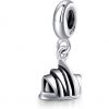 Product Afbeelding Vooraanzicht van onze prachtige reis bedel Opera House. Deze charm met het opera house is gemaakt van massief 925 sterling zilver. Daarom is hij lekker zwaar en waardevol. In de charm staat sydney gegraveerd. Een prachtige Australie bedel als je gek bent op Australie of een Aussie bent.