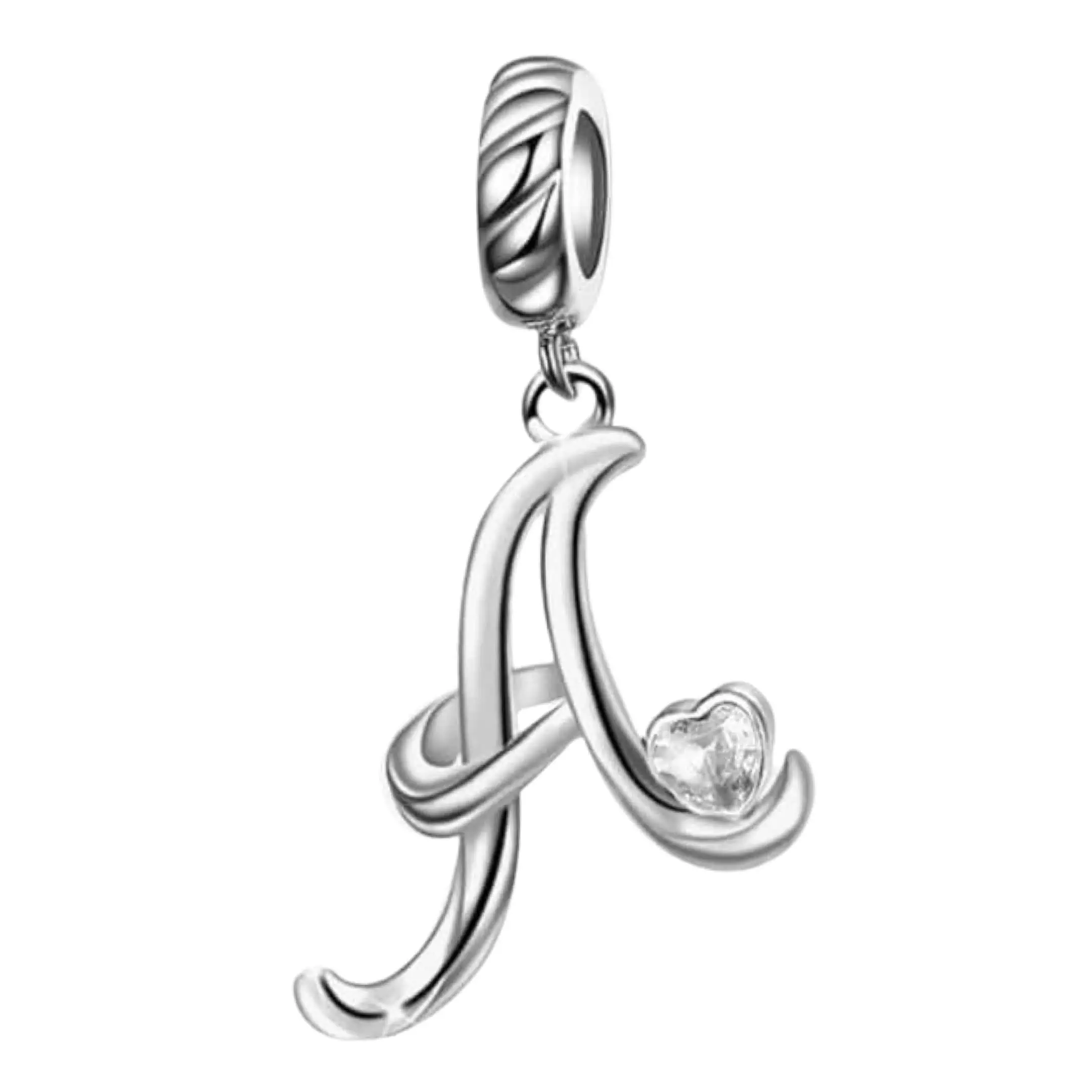 Product Afbeelding Vooraanzicht van onze prachtige charm letter uit de catergorie sierletter. Deze letter a is gemaakt van 925 sterling zilver in de vorm van een charm. De letter A heeft een sierlijke krul en een zirkonia hart.