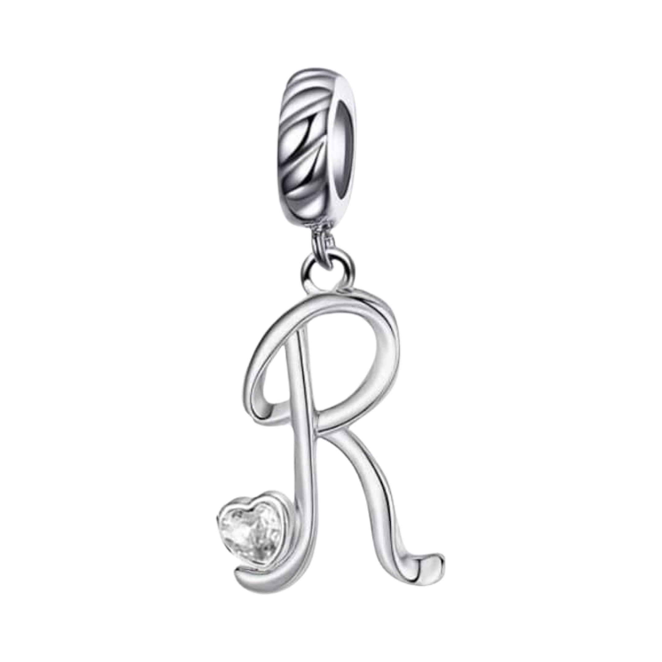 Product Afbeelding Vooraanzicht van onze prachtige sierletter R. Deze lieve charm is gemaakt van 925 sterling zilver in de vorm van de letter r. In de krul zit een hartje gemaakt van een zirkonia steen.