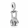 Product Afbeelding Vooraanzicht van onze lieve giraffen bedel. Deze charm heeft 2 kussende giraf gemaakt van 925 sterling zilver.