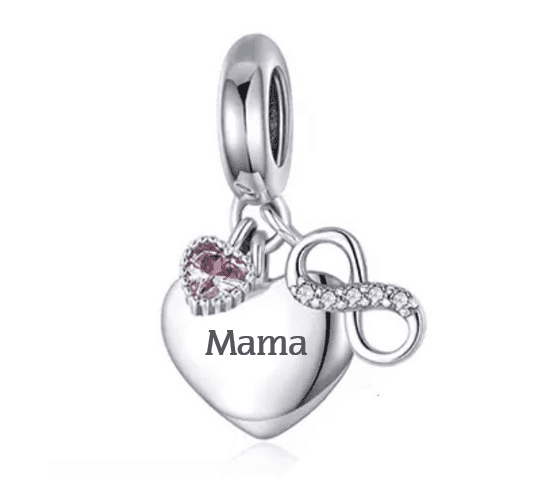 Product Afbeelding vooraanzicht van onze mama bedel. Met grote roze zirkonia hart en infinity teken. Uniek want niet iedereen heeft een mama bedel in het nederlands. Gemaakt van 925 sterling zilver en gegraveerd