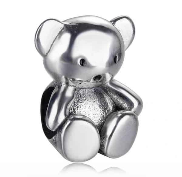 Afbeelding Product Zijaanzicht van onze prachtige knuffelbeer uit de nijntje collectie. Miffy en de teddy beer waren onafscheidelijk. Deze beer is gemaakt van 925 sterling zilver en is een bead.