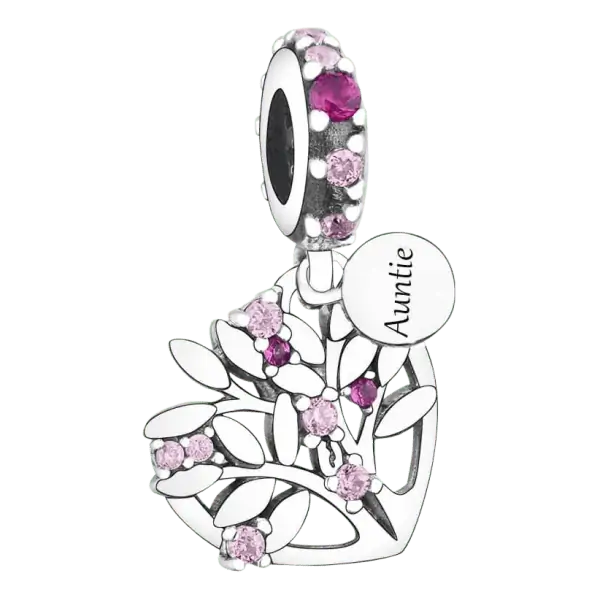 Product Afbeelding Vooraanzicht van onze prachtige levensboom bedel uit de familie categorie. Deze auntie charm is gemaakt van 925 sterling zilver en heeft roze en donker roze zirkonia steentjes. Het hart levensboom is 2 delig en heeft auntie gegraveerd op een klein rond zilver bedeltje.