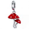 Product Afbeelding Vooraanzicht van onze schattige dubbele paddestoel bedel. Met rode emaille en 925 sterling zilveren stippen bovenop de paddenstoel. Afgewerkt met een charm oog